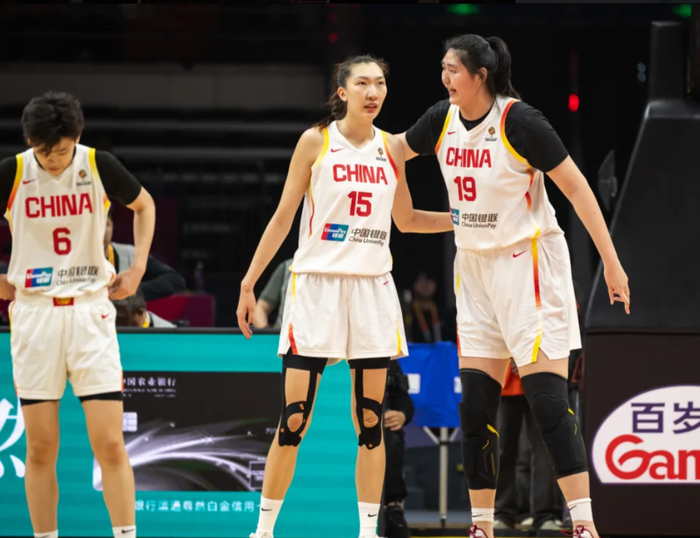 18岁张子宇三战斩获43分19篮板，成中国女篮内线