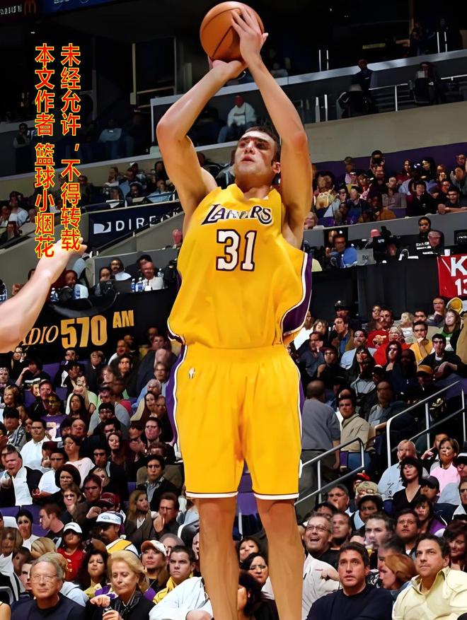 2006年科比湖人身边的最弱队友群究竟意味着怎样